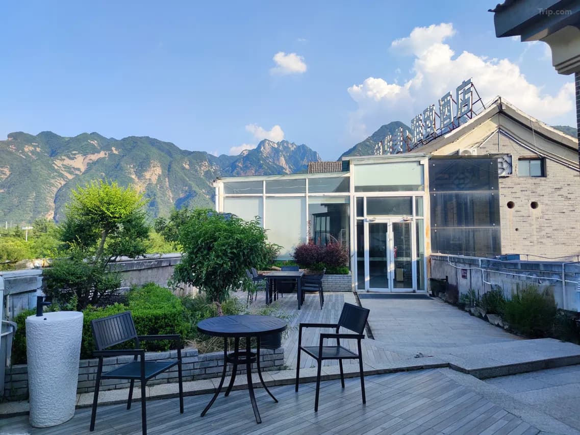 Huamei Yazi Hotel